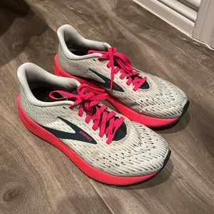 Brooks Hyperion Tempo size 8